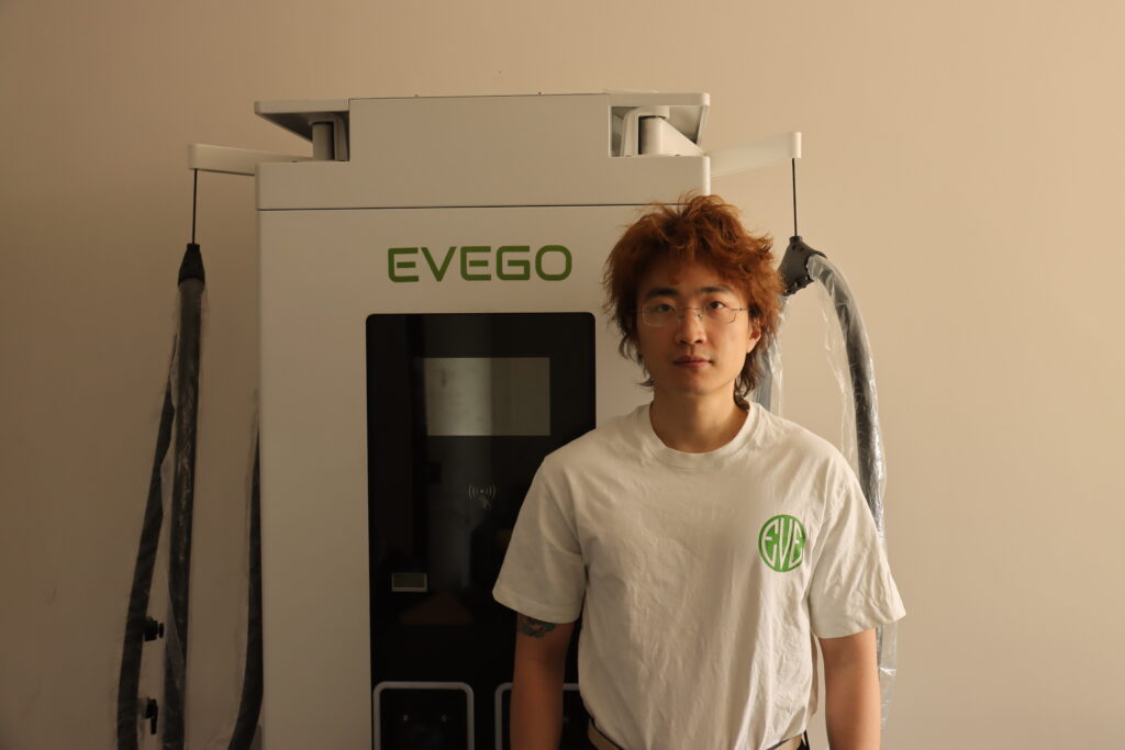 é especializada em robots móveis de carregamento de armazenamento